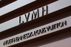 LVMH скоротила піврічну виручку на 3%