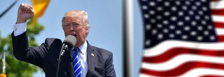 Трампа звинуватили в незаконних митах: до суду звернулися 25 штатів