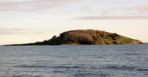 Сестри купили острів за $30 тисяч і втекли від світу: що сталося через 40 років